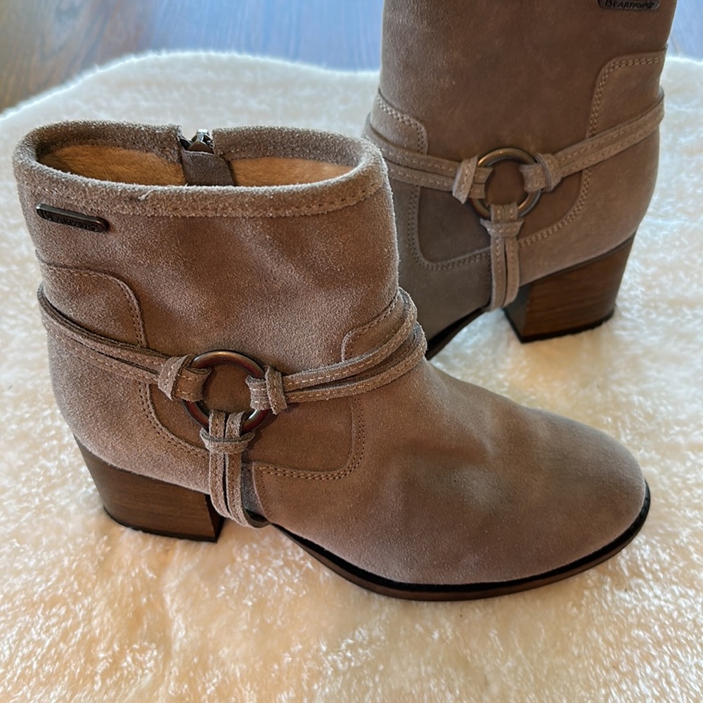 Nwob. Bear paw boots